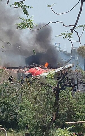 Avión con más de 240 pasajeros se estrella en India tras despegar hacia Londres