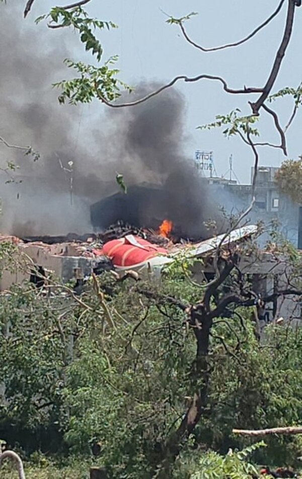 Avión con más de 240 pasajeros se estrella en India tras despegar hacia Londres