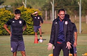 Versus / Vuelve a los trabajos con la confianza renovada en su cuerpo técnico