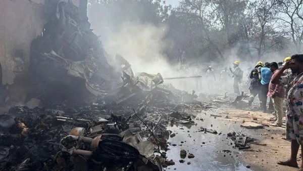 Tragedia en la India: avión se estrelló con 242 personas a bordo | Unicanal