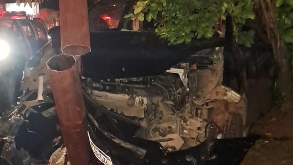 Adolescente ataca a un conductor de Bolt durante viaje, forcejean y terminan chocando