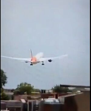 (VIDEO)¡Avión con 242 pasajeros se estrelló apenas despegó!