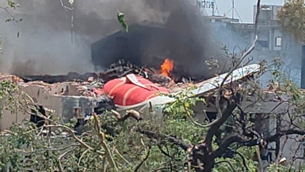 Se estrella un avión con 242 pasajeros con destino a Londres en la India