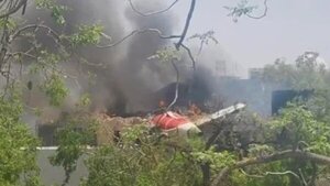 Video muestra cómo se estrelló un avión en una zona residencial de la India