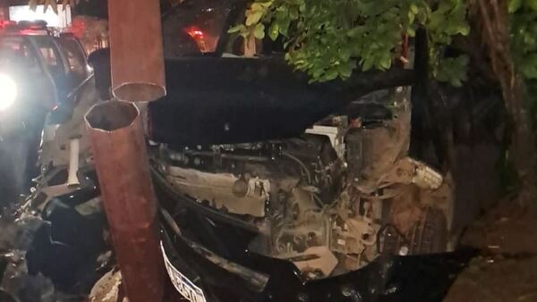 Conductor de Bolt chocó por una columna tras ser apuñalado al resistirse a un asalto