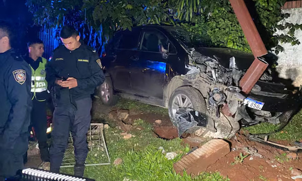 Fernando de la Mora: Menor atacó a chofer de Bolt y terminaron contra una columna - OviedoPress
