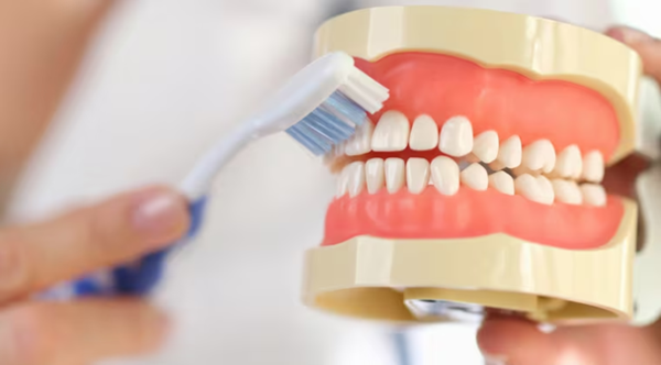 Emiten alerta sanitaria ante posibles reacciones adversas a pastas dentales