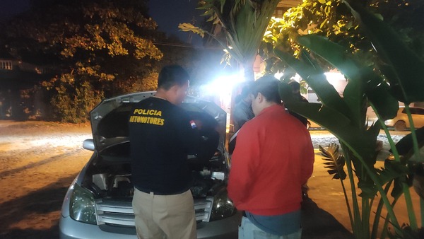 Recuperan vehículo robado y Detienen a una persona en Asunción.