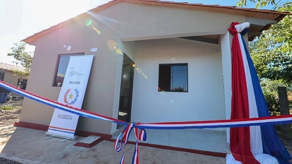 MUVH entrega 87 viviendas propias en Central