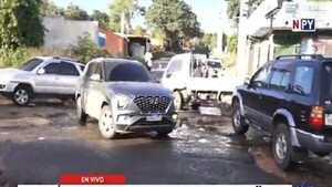 Abandono y caos vial en la avenida Avelino Martínez