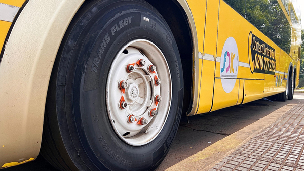 Autorizan uso de neumáticos súper anchos de ómnibus en las rutas del país - Amigo Camionero