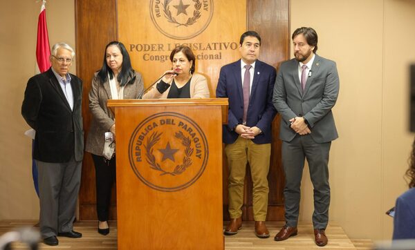 Bancada Democrática boicotea sesión por reforma electoral en Paraguay