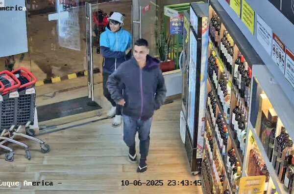 Sedientos maleantes caen por asalto a local comercial - Policiales - ABC Color