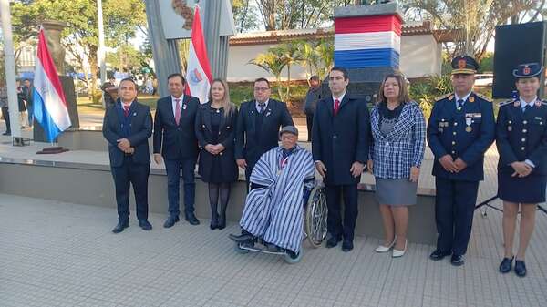 Último héroe sobreviviente del departamento de Caaguazú participó de acto por aniversario de la Paz del Chaco - Nacionales - ABC Color