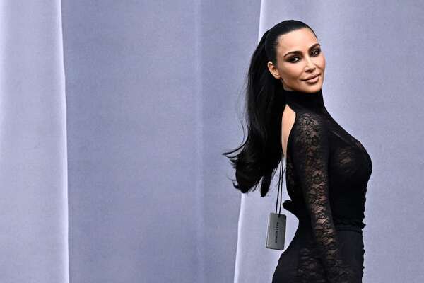 Kim Kardashian denuncia redadas “inhumanas” en Los Ángeles y defiende a inmigrantes - Gente - ABC Color