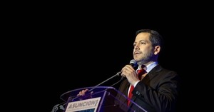 Latorre ningunea a Nenecho en público y crece la presión para que renuncie