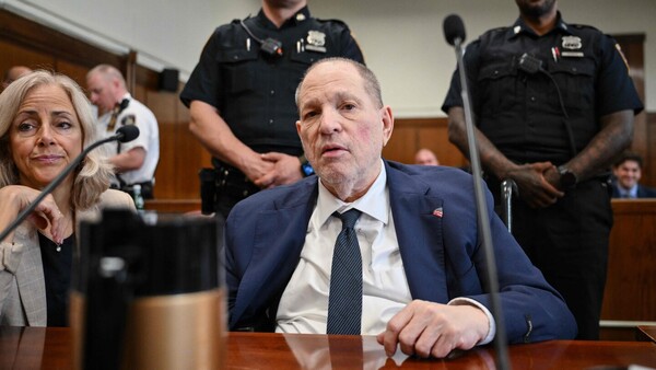 Juez anula el juicio por el cargo de violación contra Harvey Weinstein
