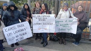 Mafia de los pagarés: Víctimas exigen que paren los descuentos en sus haberes - ADN Digital