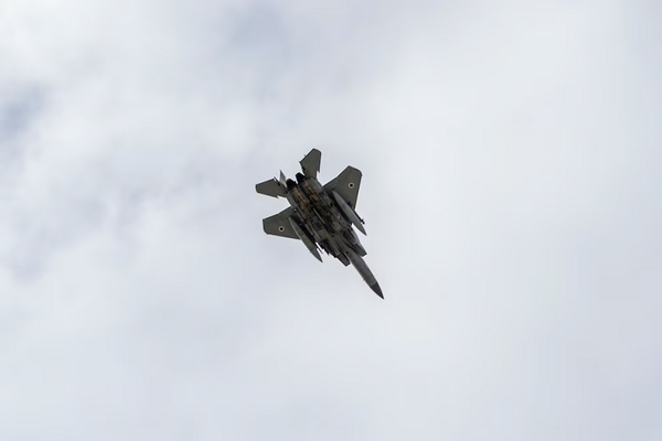 Las Fuerzas de Defensa de Israel confirmaron el bombardeo a instalaciones nucleares en Irán con decenas de aviones de combate