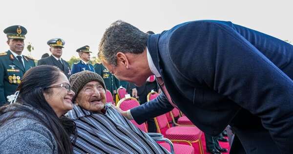 La Nación / Peña recordó a los héroes de la Guerra del Chaco