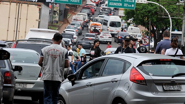 El caótico tránsito gobierna hace varias décadas las calles de CDE