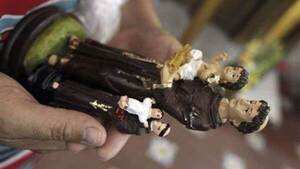 ¿Qué dice la Iglesia Católica de poner a San Antonio de cabeza?