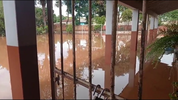 Arduo trabajo en el barrio Che La Reina para limpiar y rehabilitar la escuela San Dionisio - La Clave