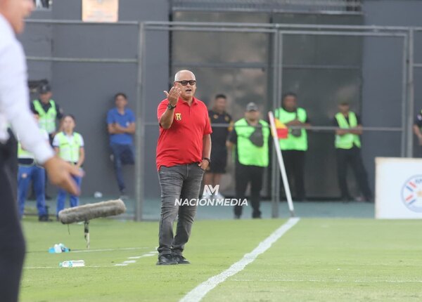 Versus / El destino que 'Chiqui' Arce prefiere para su carrera en los banquillos