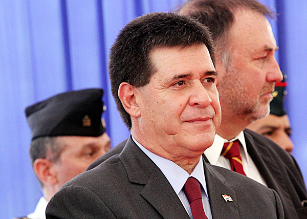 Fiscales piden desestimar denuncia contra Horacio Cartes - trece