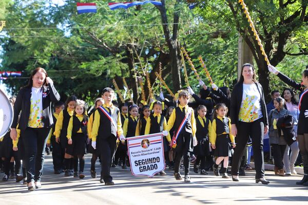 Desfile cívico en Arroyo Porã conmemora los 90 años de la Paz del Chaco