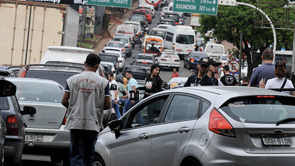 Ciudad del Este colapsa por tránsito incontrolable