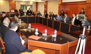 UNE recibe visita de autoridades diplomáticas de Costa Rica