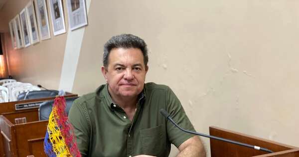 La Nación / Luis Yd renuncia a millonarios ingresos genuinos a cambio de un contrato leonino, critican
