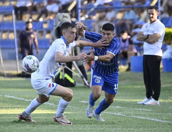 Juan Luis Alfaro, a una firma del Guaraní de Víctor Bernay - Guaraní - ABC Color