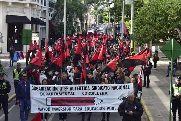 Docentes protestan por más rubros para educación inclusiva - Nacionales - ABC Color