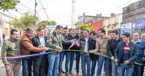 La Nación / Gobierno entrega 51 viviendas e inaugura mejoras en Misiones