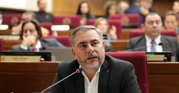 Villalba se suma a la carrera por el liderazgo del PLRA y desafía a Riveros y Buzarquis