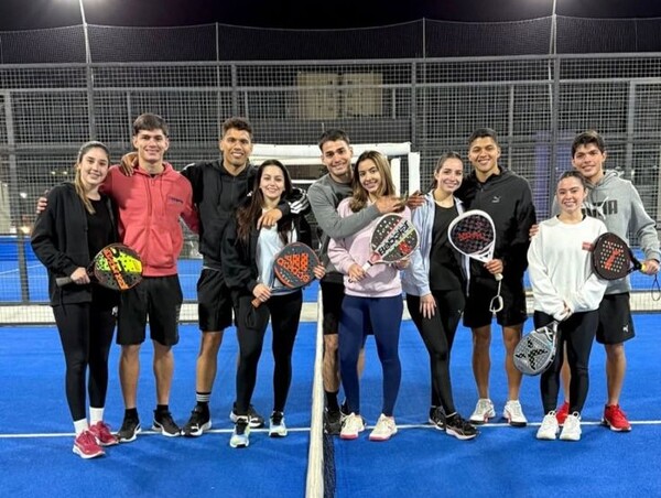 Los pibes de Cerro y Diego Gómez, con sus novias, armaron un encuentro de “ples ples…”