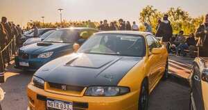 La Nación / Agasajan a los padres con un evento de moda y automovilismo