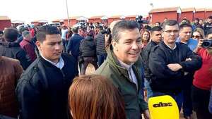 Santiago Peña evitó hablar sobre las intervenciones de las municipalidades y del aumento del salario mínimo - Nacionales - ABC Color
