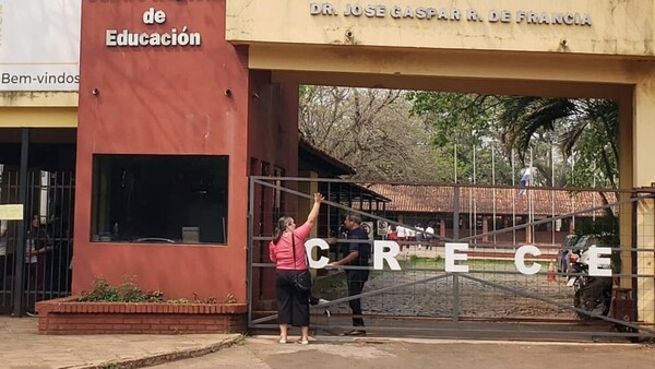 Una joven se escapó del colegio y la encontraron llorando en una iglesia