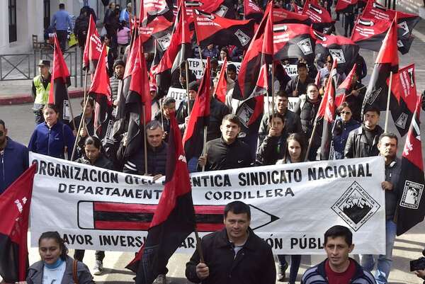 MEC: docentes no descartan tomar “medidas legales” en reclamo por reajustes y rubros - Nacionales - ABC Color