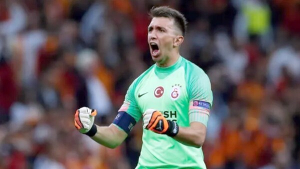 El rival del Ciclón en la Libertadores se refuerza con Fernando Muslera