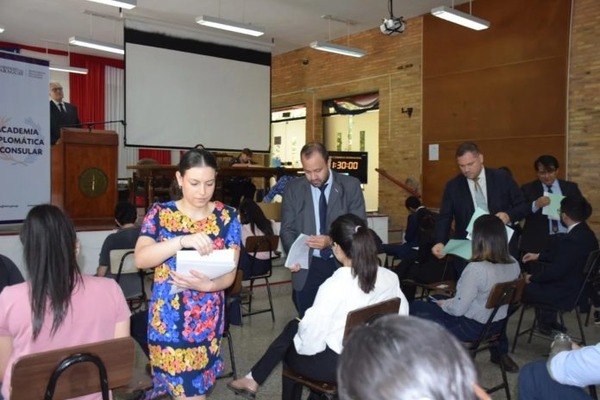 Cancillería ofrece 20 plazas para ingreso al Servicio Diplomático - ADN Digital