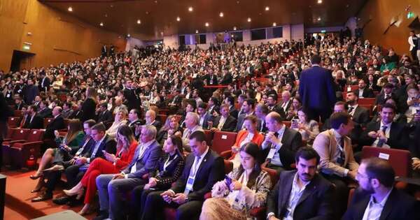 La Nación / Líderes llaman a unir fuerza ante dictaduras