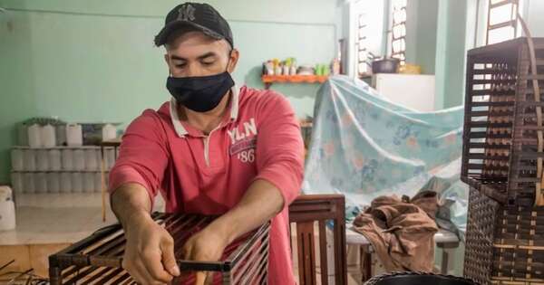 La Nación / PPL ofrecen trabajos de forma artesanal para regalar a papás