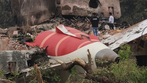 El piloto del AI171 declaró "mayday" segundos después de despegar y se estrelló un minuto más tarde