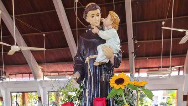 Con panes celebran el Día de San Antonio