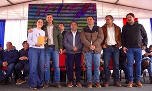 GOBIERNO NACIONAL ENTREGÓ BECAS EN MISIONES