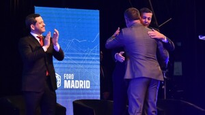 Foro Madrid: ¿Cuál es el mensaje que deja el abrazo entre Peña y Abascal?